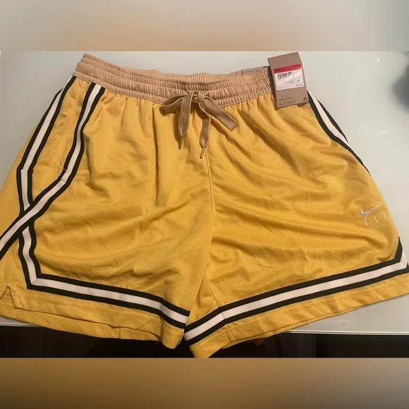 NWT Nike Women's Fly Crossover Basketball Shorts - Picture 1 of 4